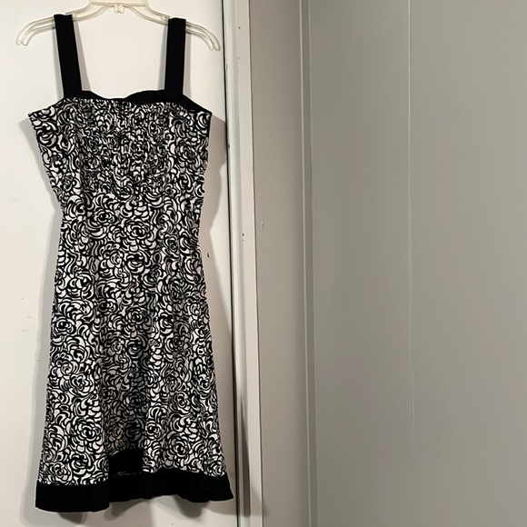 R&K Originals sleeveless dress for women with built in support cups. Size 12 - Picture 6 of 7